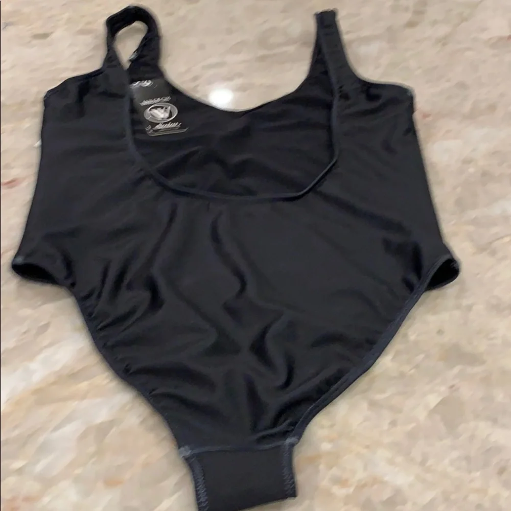 NWT WILDFOX Swim SANS EMPLOI 80’s One‎ Piece suit!